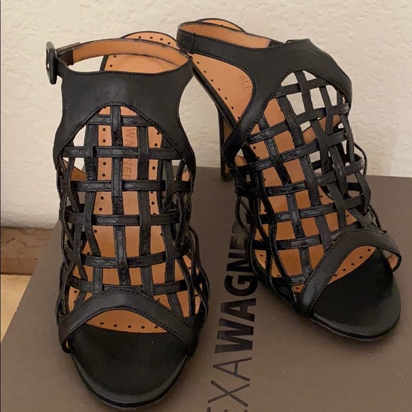 Worn only once - Picture 2 of 4